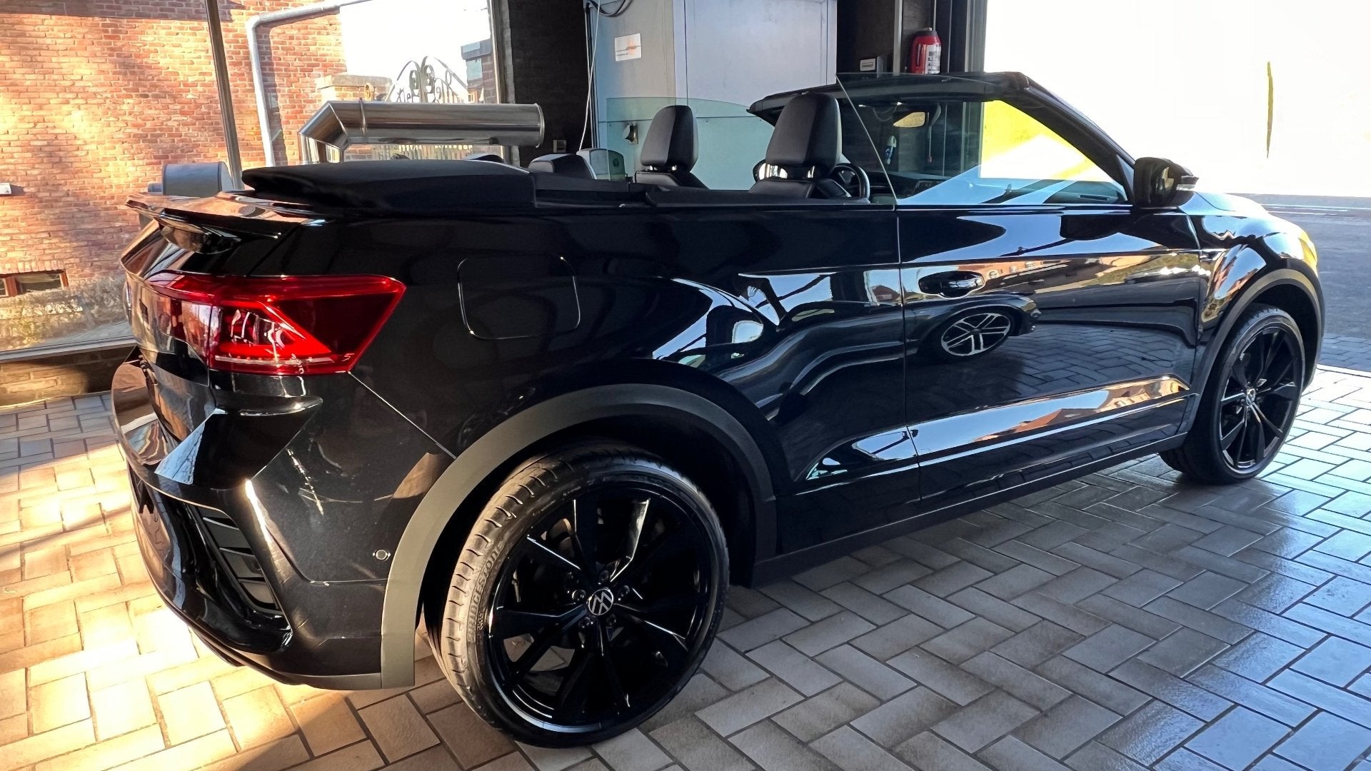Volkswagen T-Roc TSI R-Line DSG7 CABRIO AUTOMAAT BLACK IDITI, Auto's, Automaat, 4 zetels, Leder, Bedrijf
