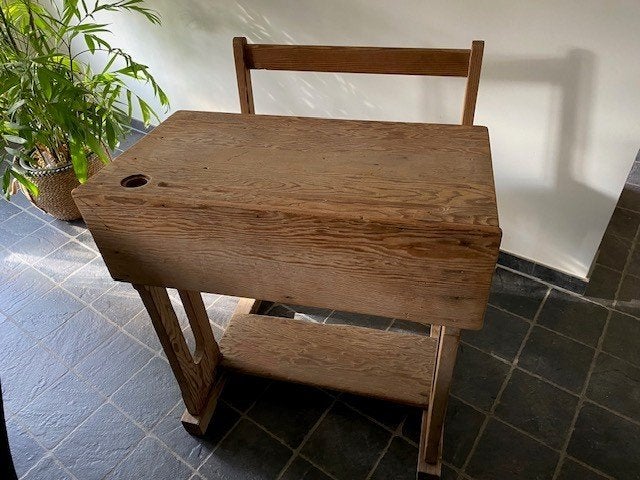 oude schoolbankjes, Huis en Inrichting, Ophalen, Gebruikt, Hout, Schoolbureau