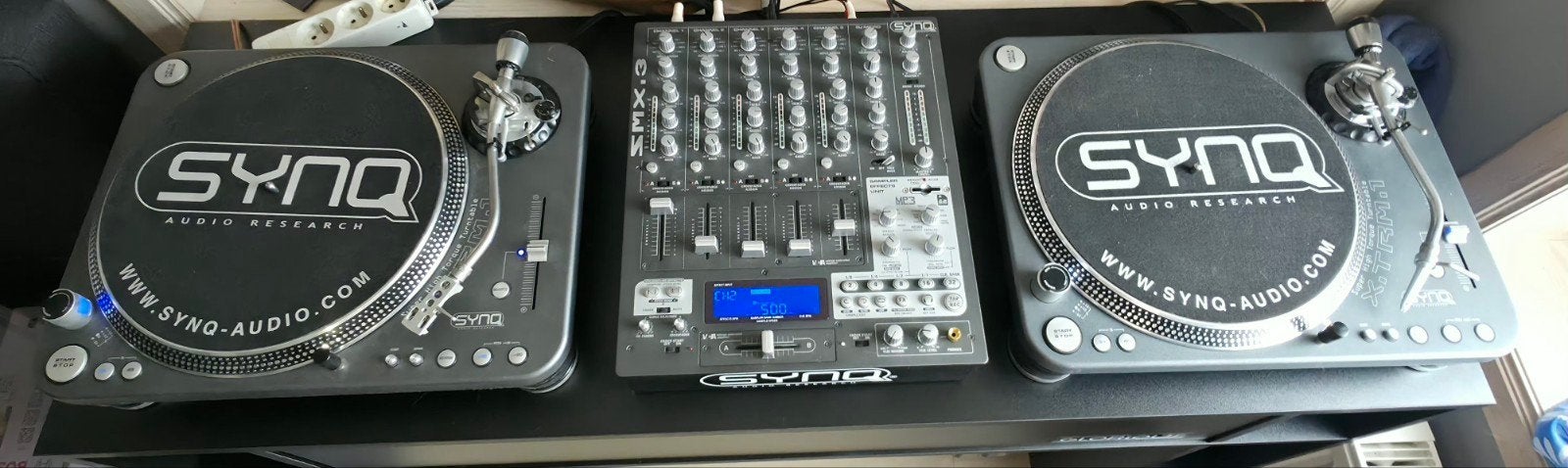 Ensemble platines SYNQ XTRM1 + table de mixage SYNQ SMX3, Musique & Instruments, DJ sets & Platines, Comme neuf, DJ-Set, Autres marques