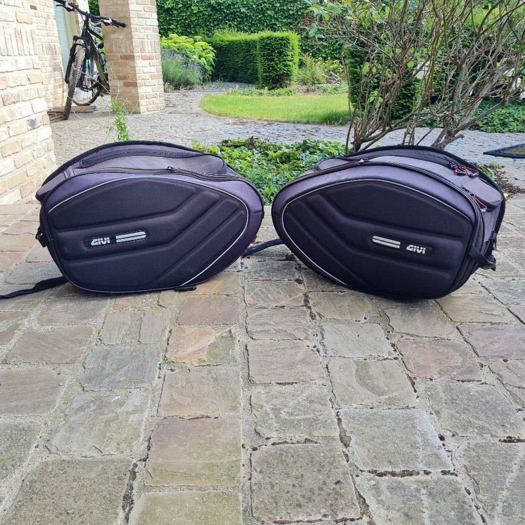 Motor Zadeltassen GIVI, Motos, Accessoires | Valises & Sacs, Enlèvement, Utilisé