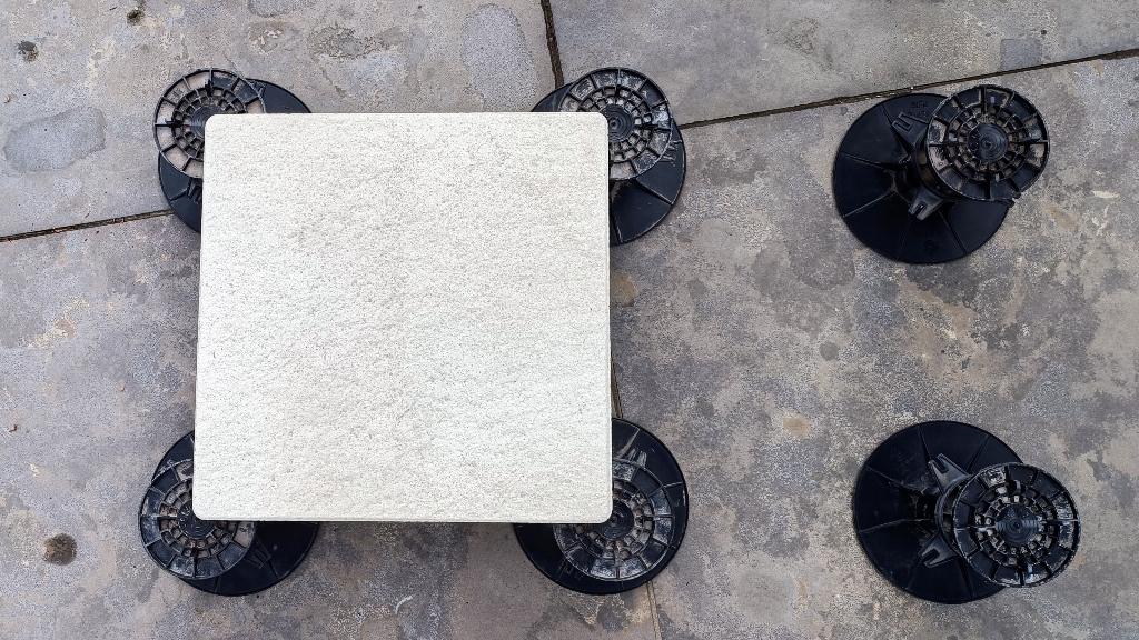 29 supports de carrelage réglables pour terrasse surélevée, Jardin & Terrasse, Enlèvement, Utilisé