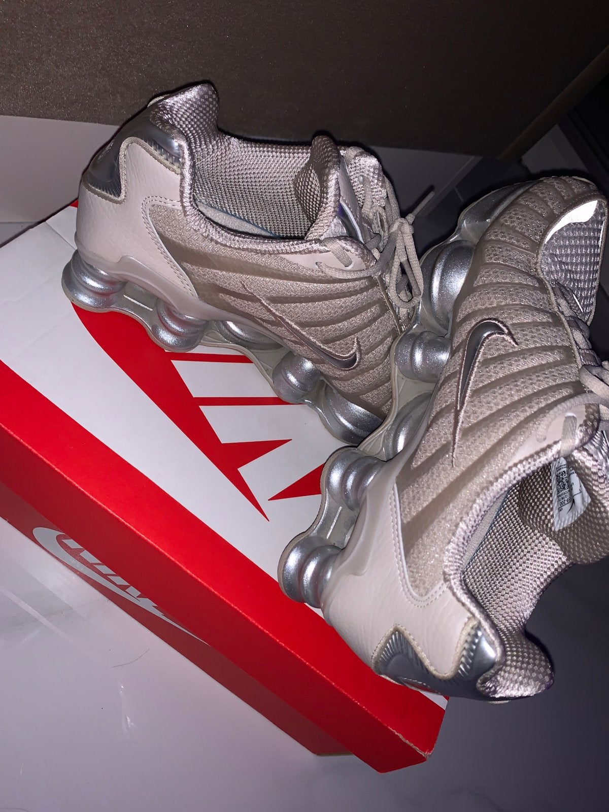 Nike shox beige maat 41, Kleding | Heren, Schoenen, Ophalen, Overige kleuren, Zo goed als nieuw, Sneakers