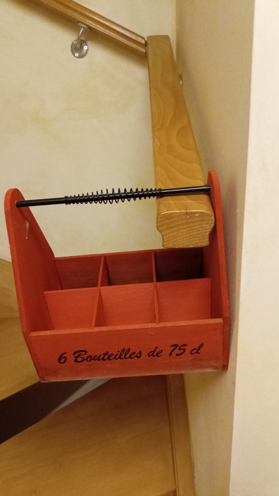 Av porte bouteille de 6 bouteilles 0,75cl bois poignée fer, Maison & Meubles, Enlèvement ou Envoi, Bois, 5 – 50, 5 à 15 bouteilles