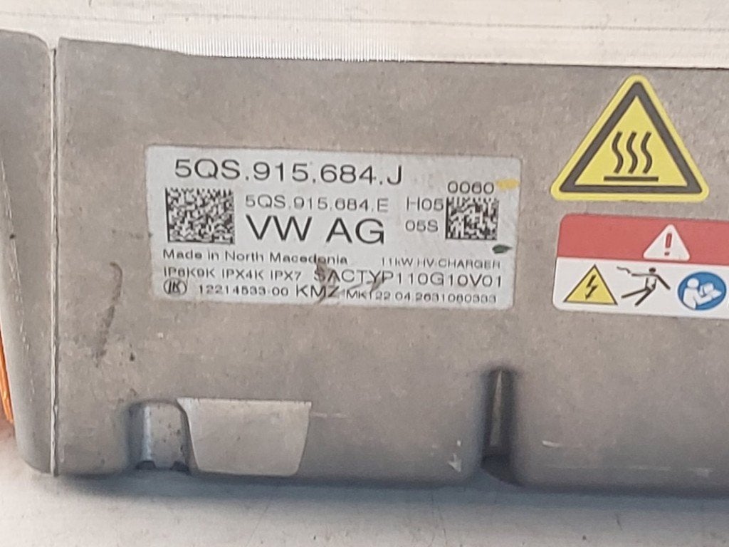 CHARGEUR DE BATTERIE (|5QS915684J|), Audi AG, Utilisé, Info@audi.de, Auto-Union-Straße  1,
85057  Ingolstadt, DE