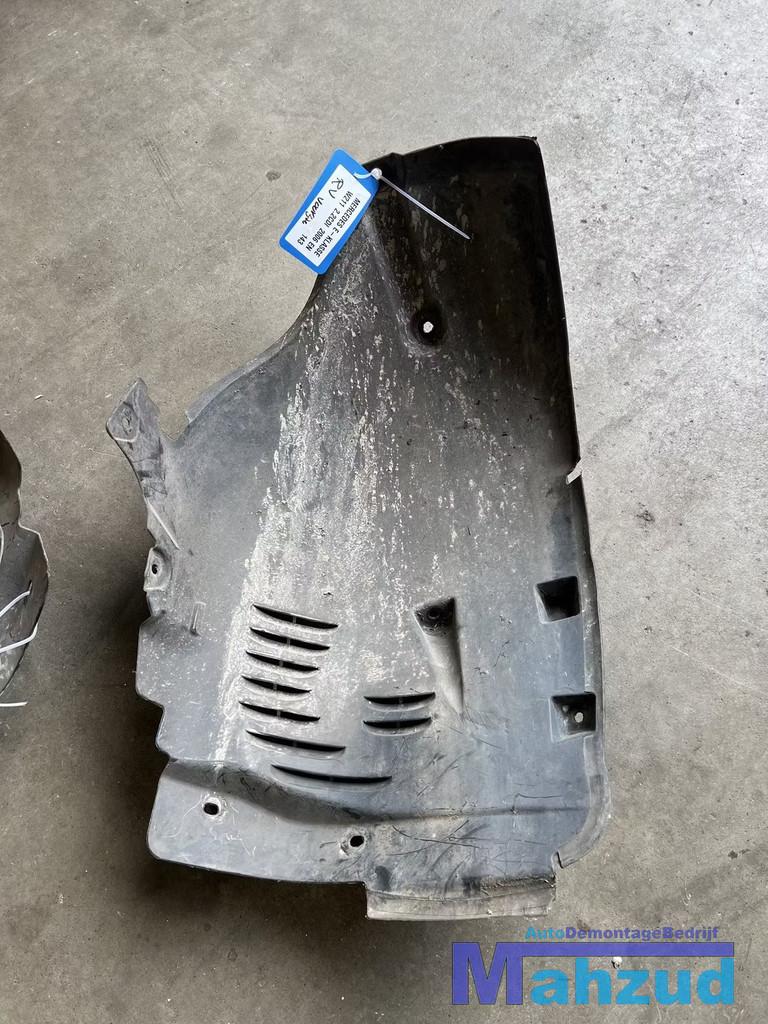 MERCEDES E KLASSE W211 rechts voor modderkuip voorste deel, Mercedes-Benz AG, Mercedes-Benz, Utilisé, Mercedesstrasse 120
70372  Stuttgart, DE