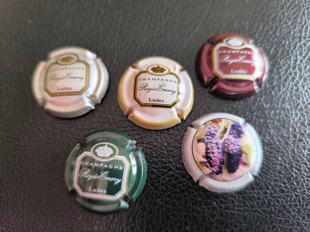 5 Champagne capsules Regis Emery, Verzamelen, Overige Verzamelen, Ophalen of Verzenden