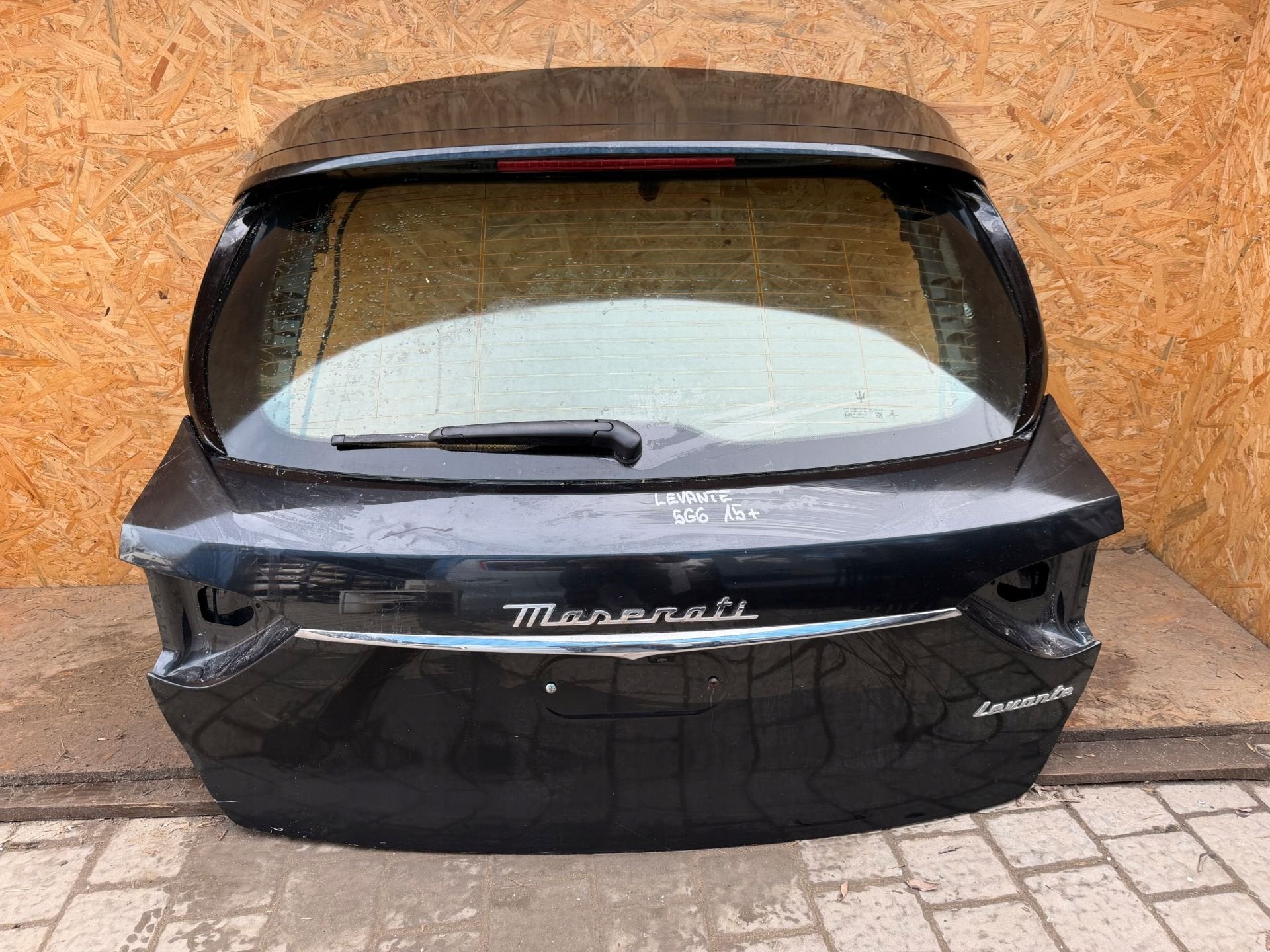Hayon Maserati Levante, Viale Ciro Menotti 322
41121  Modena, IT, Maserati, Maserati S.p.A., Utilisé