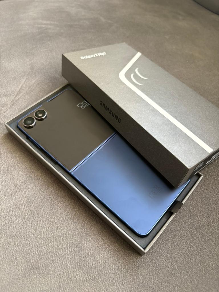 Samsung Z flip 7, Ophalen, Blauw, Zo goed als nieuw, Zonder abonnement