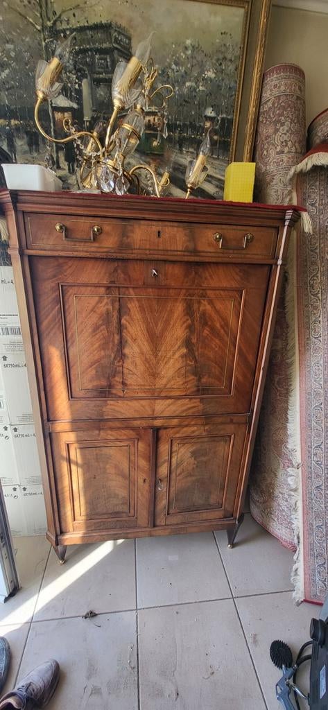Secretaire  kast, Ophalen