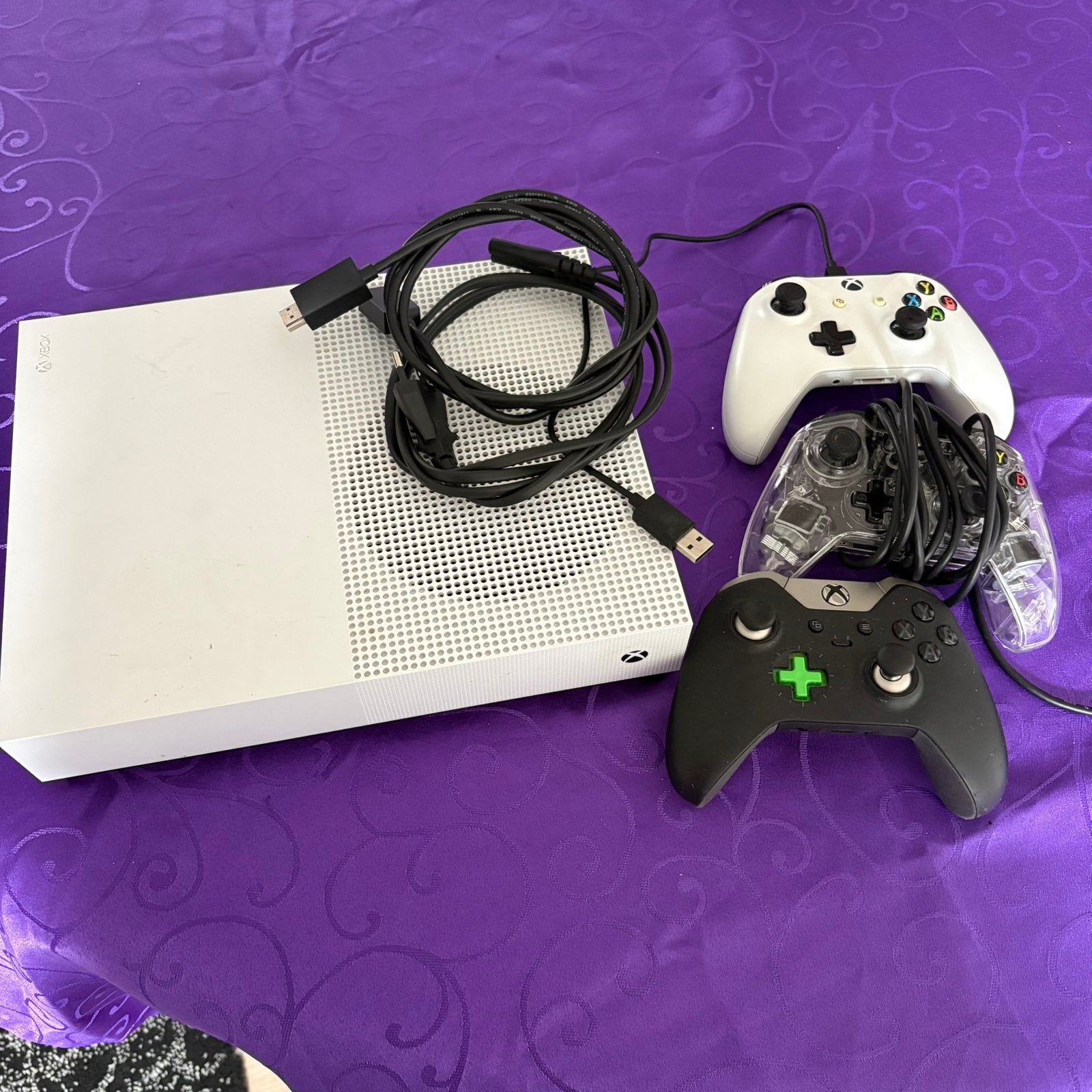 Xbox one s met 3 controllers en kinect sensor, Games en Spelcomputers, Ophalen, 500 GB, Xbox One S All-digital, Zo goed als nieuw