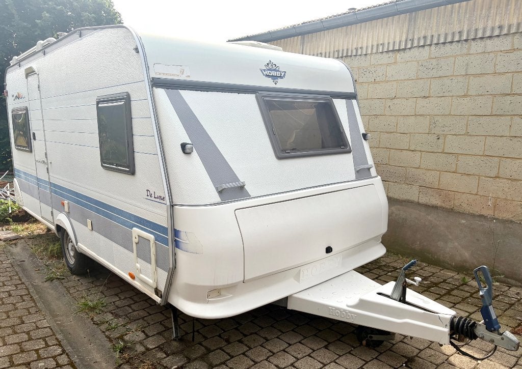 Hobby 460 UFE De Luxe 2002 – 4 places – MMA 1 250 kg, Caravans en Kamperen, Caravans, Rondzit, Hobby, 750 - 1000 kg, Tot en met 4