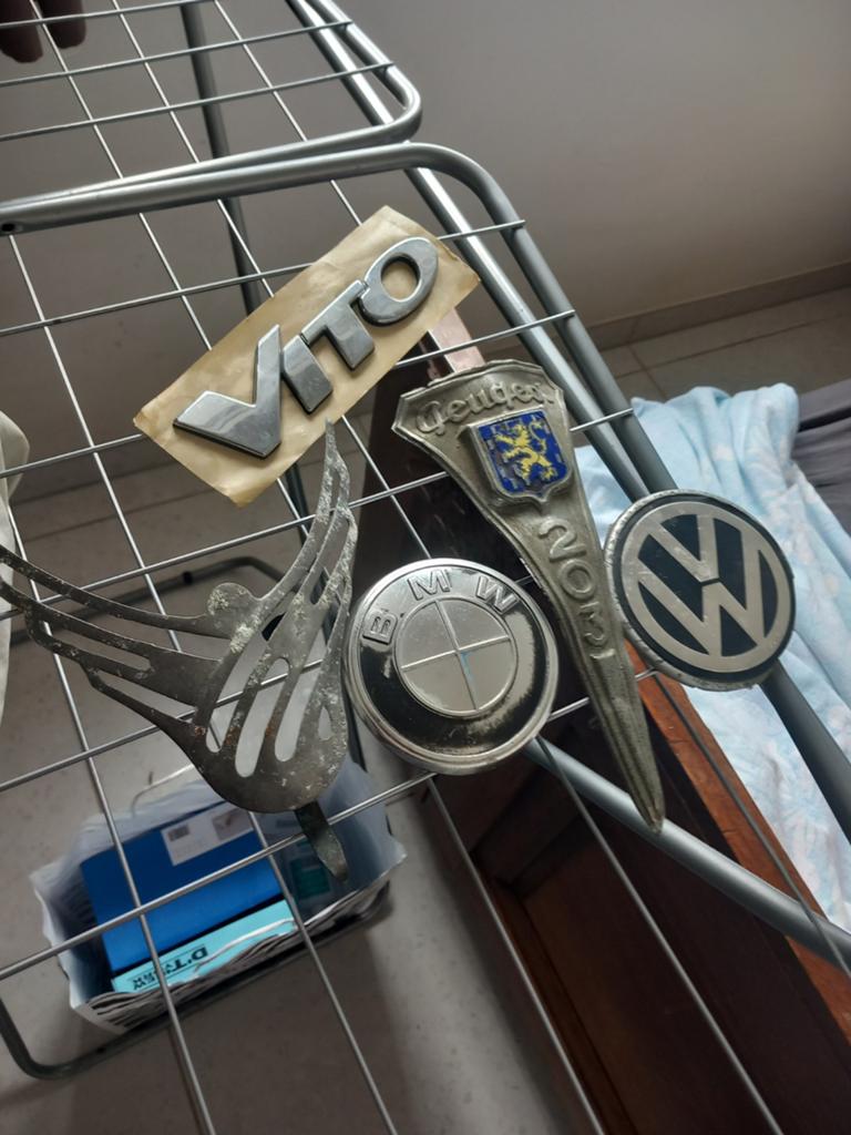 Oude auto emblemen, Ophalen of Verzenden