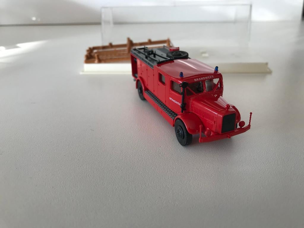 MERCEDES-BENZ VRACHTWAGEN - BRANDWEER - BREKINA - 1:87, Verzenden, Nieuw, Bus of Vrachtwagen, Brekina