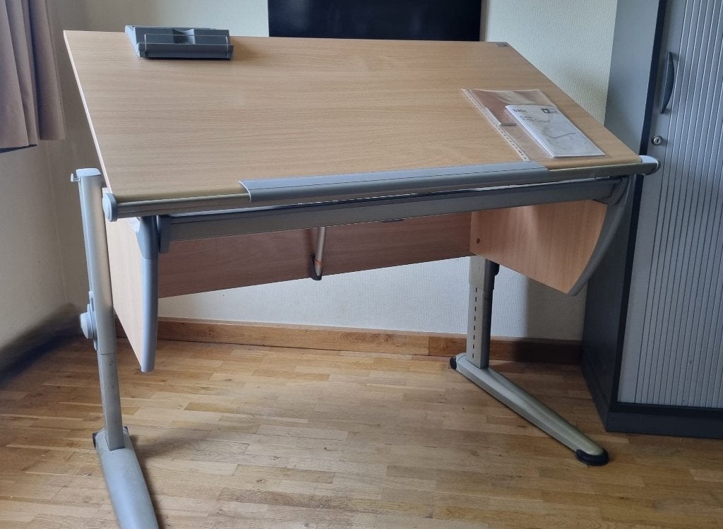 Moll Runner Compact ergonomisch bureau met kantelbaar blad, Ophalen, Zit-sta bureau, Gebruikt, 120 cm