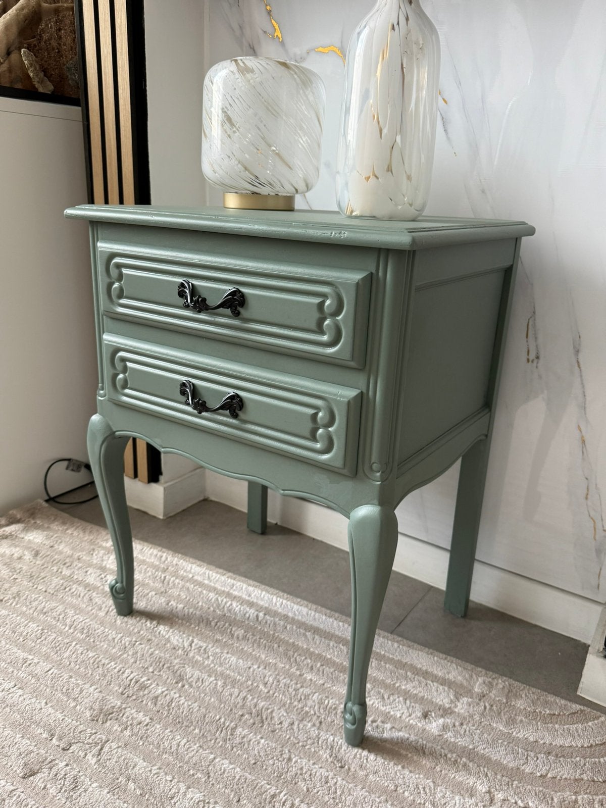 table de chevet vintage en vert sauge, Maison & Meubles, 55 à 75 cm, Enlèvement, Rectangulaire, Bois
