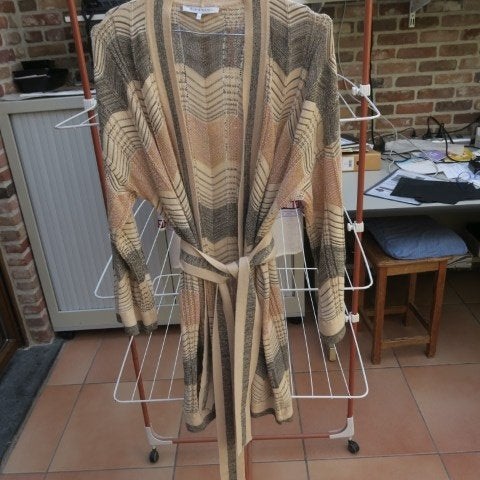 Lange gilet nieuw beige grijs strass knooplint Due Amanti  2, Maat 38/40 (M), Beige, Nieuw, Ophalen of Verzenden