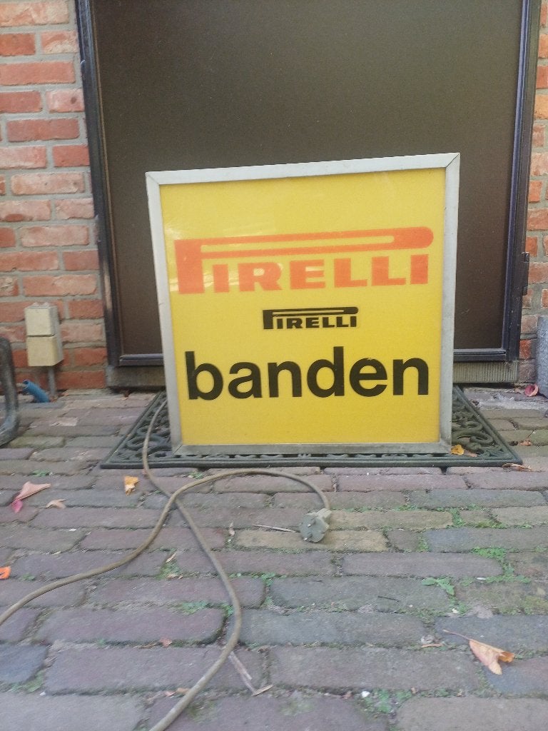 Oude lichtreclame Pirelli Banden, Verzamelen, Ophalen