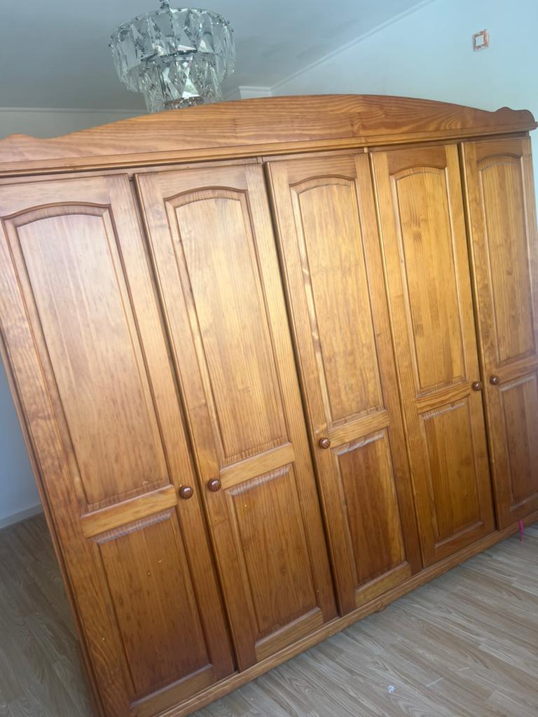 Garde robe en bois pins 5 portes., Maison & Meubles, Enlèvement, Utilisé, Pin, Avec tablette(s)