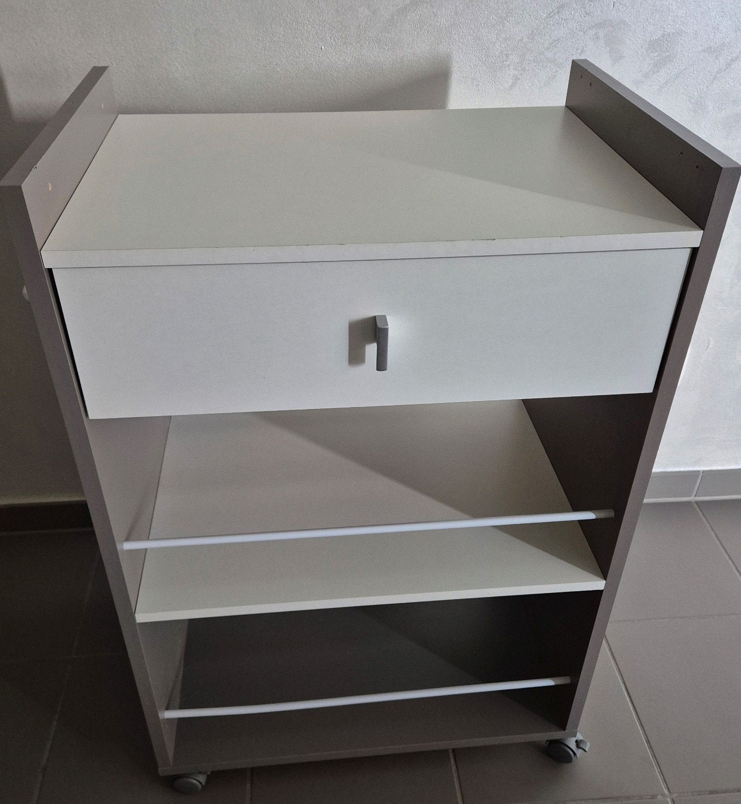 Armoire sur roulettes, Enlèvement, Comme neuf