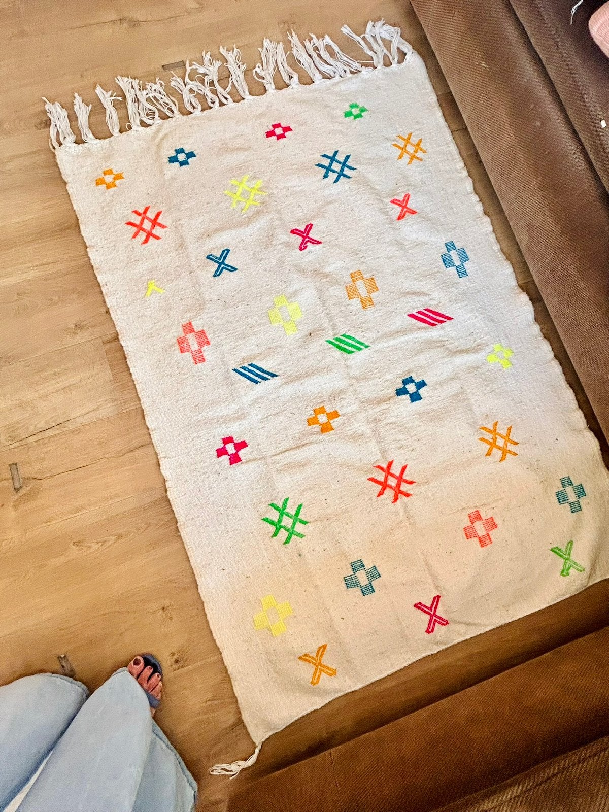 Tapis marocain Sabra NEW tissé à la main et brodé 150 x 100, Maison & Meubles, Ameublement | Tapis & Moquettes, Neuf, 100 à 150 cm