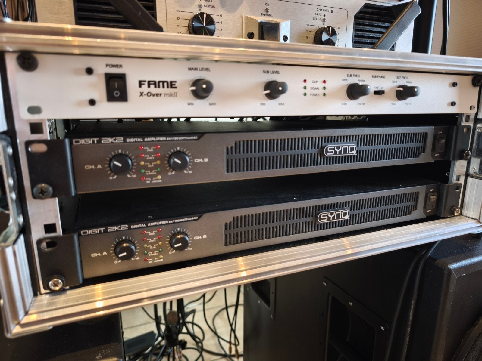 synq 2k 2. 2 pièces, TV, Hi-fi & Vidéo, Amplificateurs & Ampli-syntoniseurs, Enlèvement ou Envoi