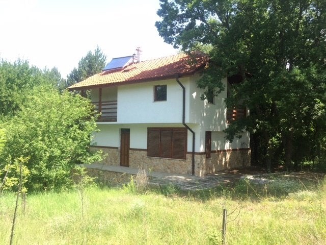 Huis in het bos te koop in Zuidwest-Bulgarije, Immo, Landelijk, 102 m², 5 kamers, Ilindentsi / Bulgarije