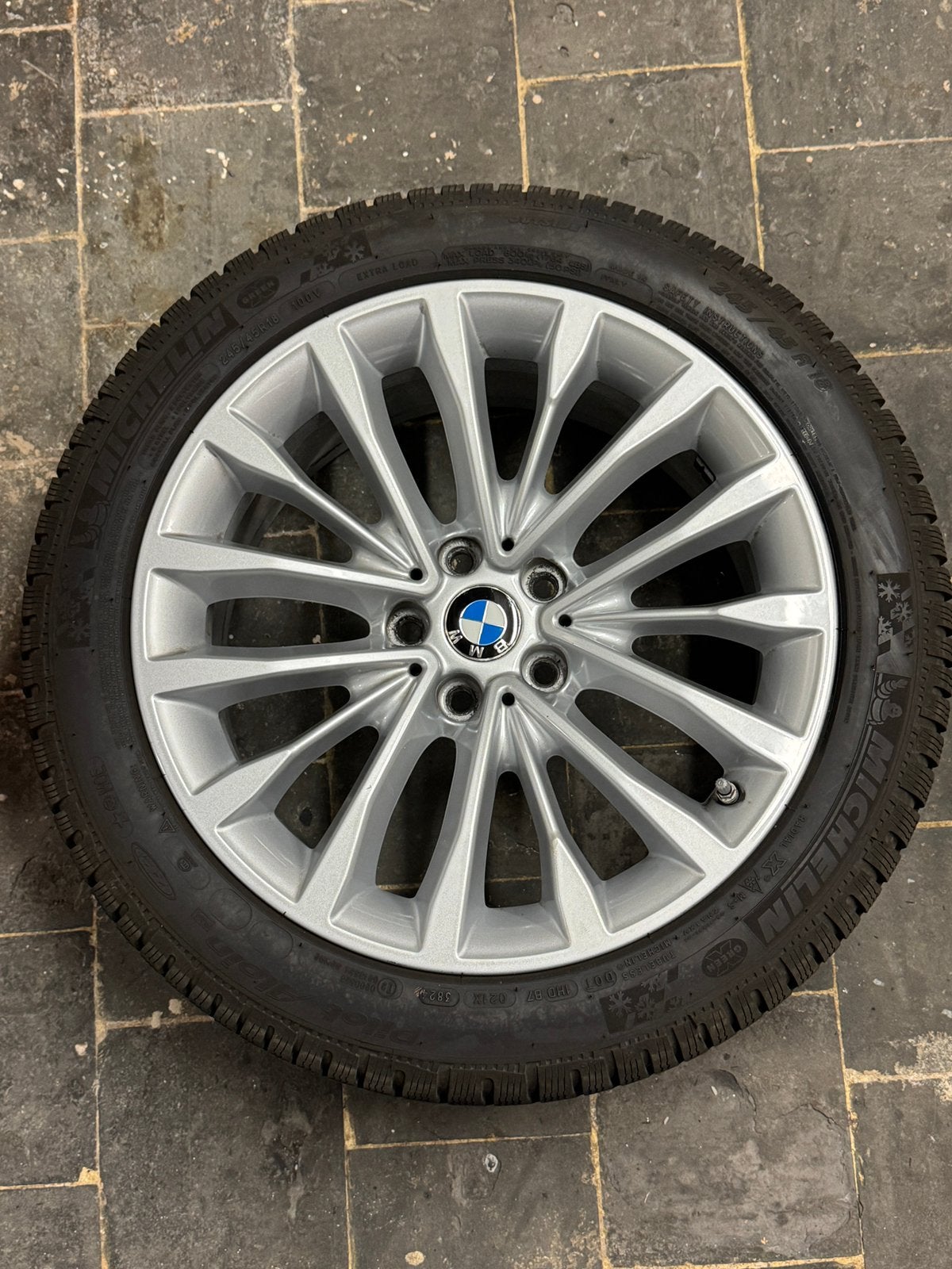 4* Pneus hiver sur jantes BMW 520, Autos : Pièces & Accessoires, Neuf, Pneus et Jantes, Véhicule de tourisme, 18 pouces