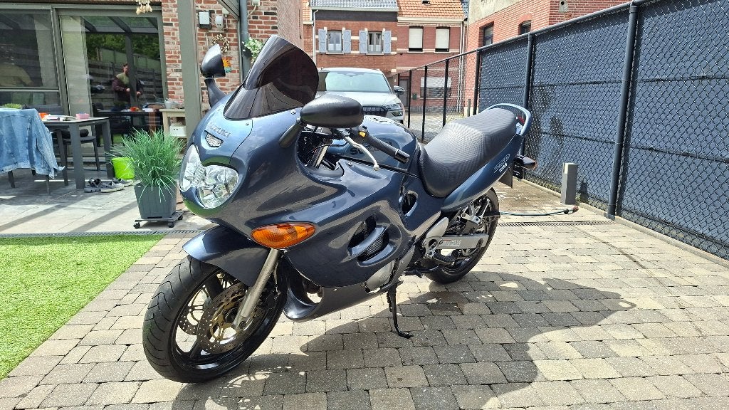SUZUKI GSX 750F BWJ 2001 36700 KM BLANCO GEKEURD VVK!!, Motoren, Motoren | Suzuki, Particulier, Sport, meer dan 35 kW, 4 cilinders
