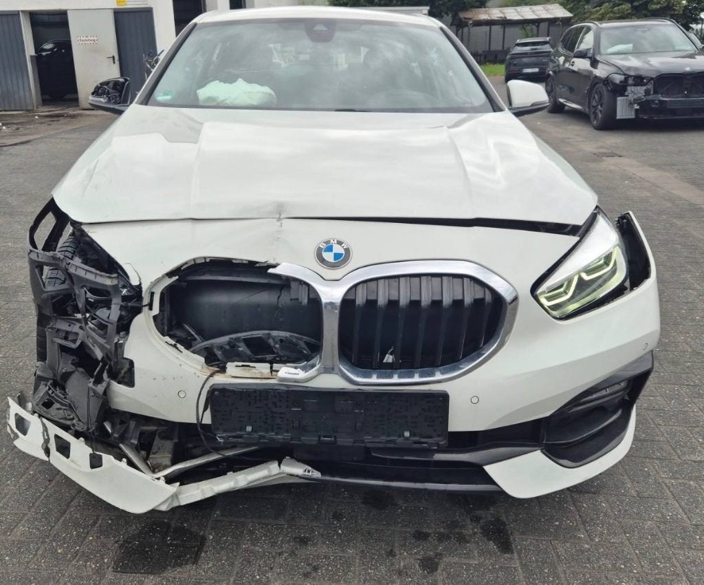 Voiture endommagée BMW Série 1 118i Sport Line 2021, Autos, Cuir, Achat, Euro 6, Noir