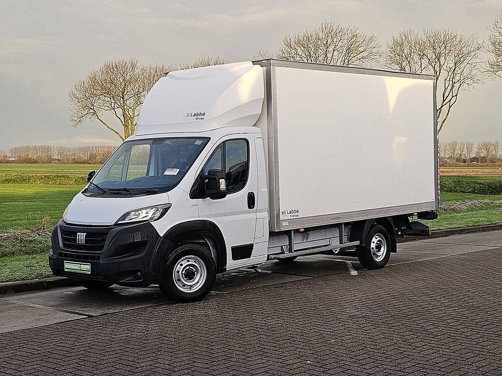 Fiat Ducato 35 2.2 MultiJet - Bakwagen Laadklep (bj 2022), Auto's, Bestelwagens en Lichte vracht, Voorwielaandrijving, Gebruikt