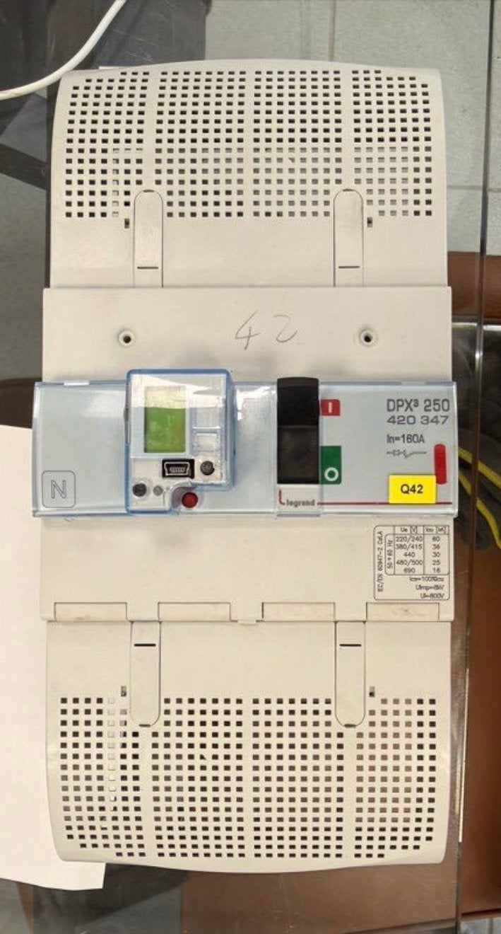 Disjoncteur Legrand DPX³ 250 électronique 160A – Réf. 420347, Bricolage & Construction, Électricité & Câbles, Comme neuf, Tableau électrique