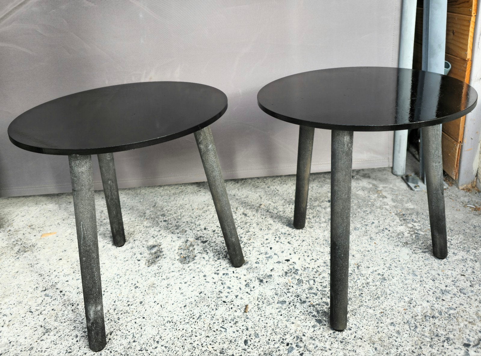 2 petites tables noires, Enlèvement ou Envoi