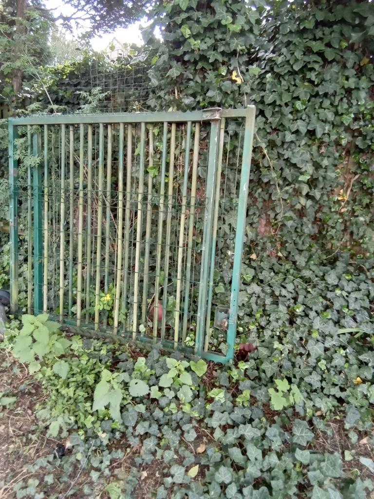 Metalen poort, Enlèvement, Utilisé