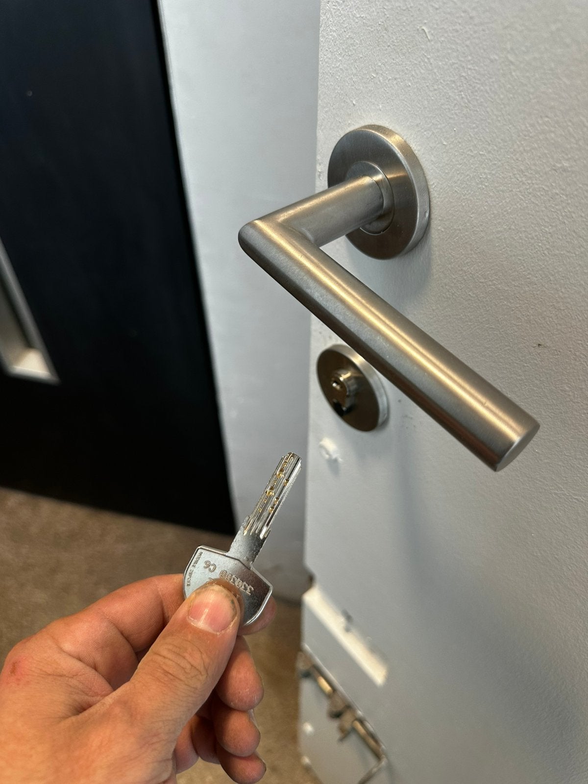 Installation de portes et solutions sur mesure., Enlèvement, Comme neuf, Bois