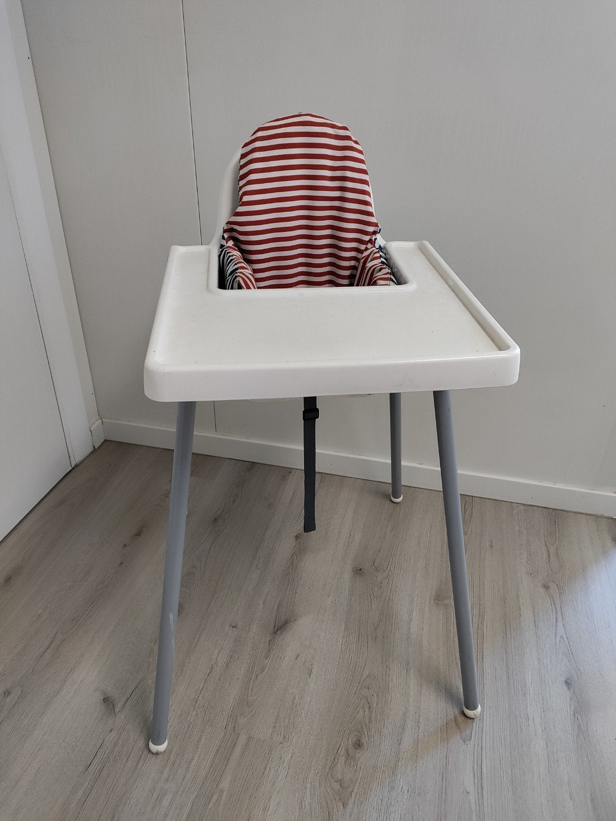 kinderstoel met afneembaar blad en verkleinkussen, Ophalen, Zo goed als nieuw, Stoel(en)
