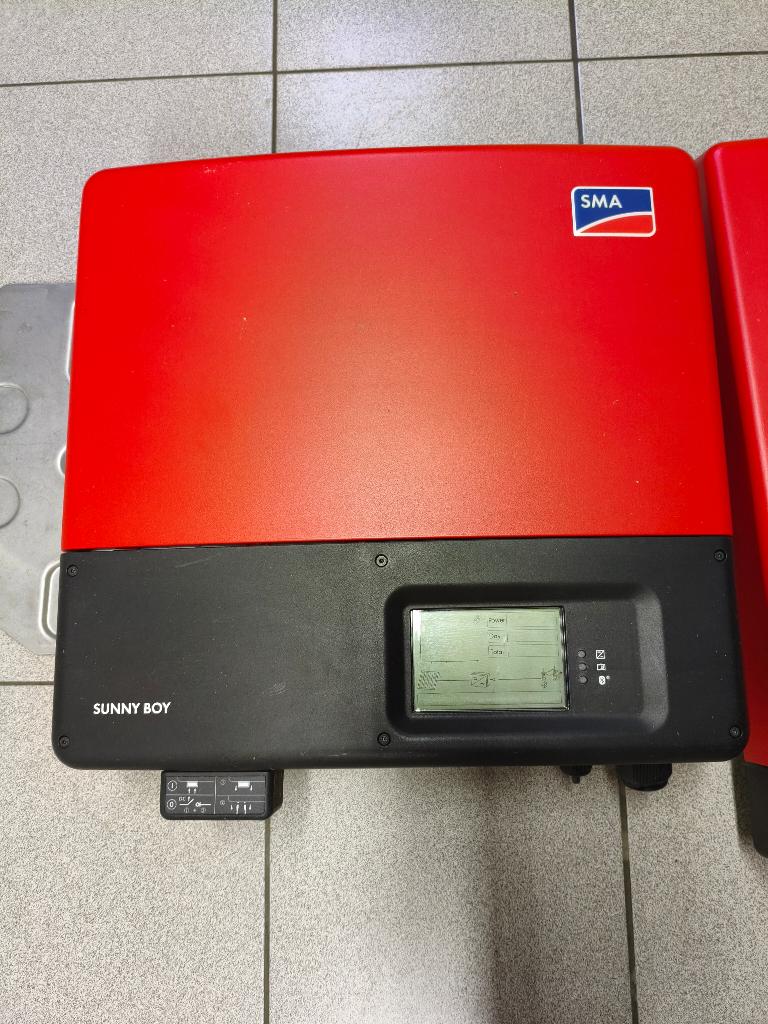 Omvormers zonnepanelen / 2 stuks, Ophalen, Gebruikt, Collector, 200 wattpiek of meer