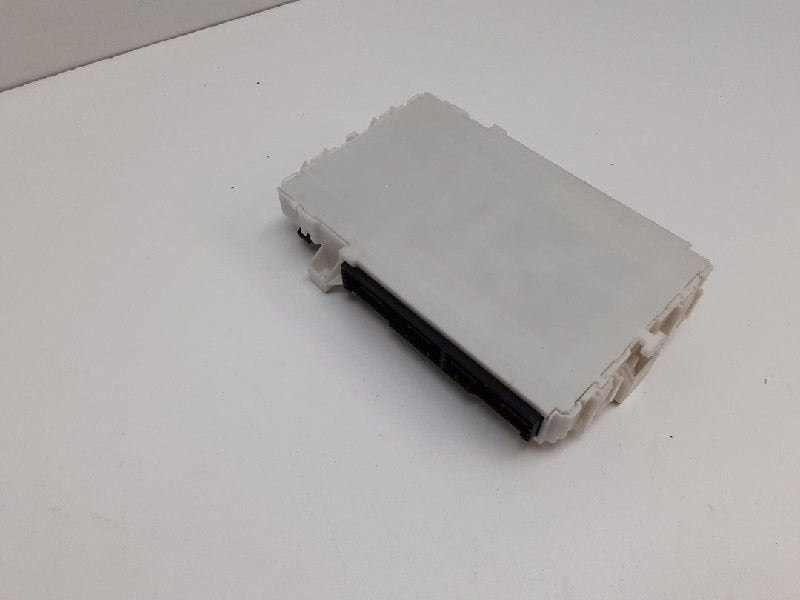 BOITIER FUSIBLES Suzuki Baleno (EW / FW) (|0701046T8|), Utilisé, Suzuki