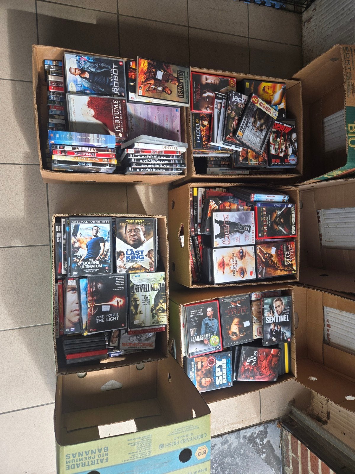 5 bananendozen dvd's, Enlèvement