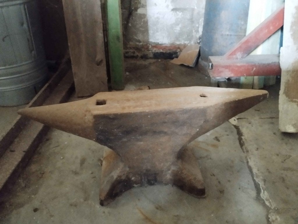 Ancienne enclume de forgeron 82 kg – Double bigorne, Bricolage & Construction, Enlèvement, Utilisé
