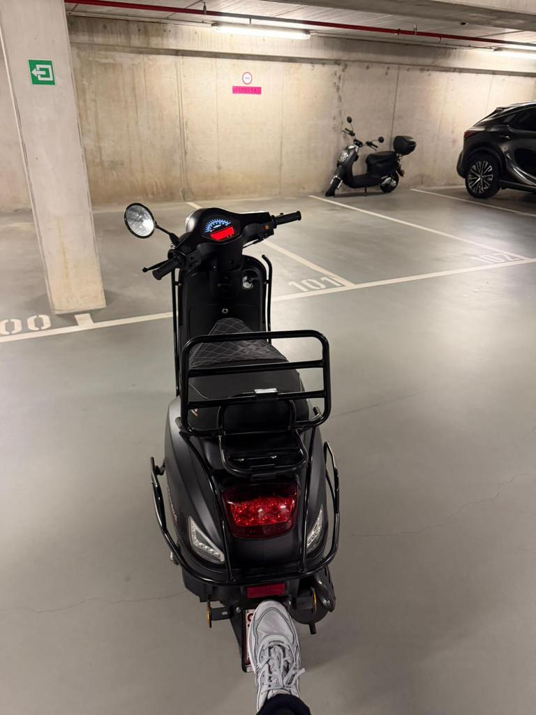 Gts toscana, Fietsen en Brommers, Scooters | Vespa, Ophalen, Zo goed als nieuw