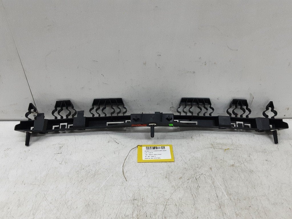 BUMPERSTEUN MIDDEN ACHTER Renault Clio V (RJAB) (01-2019/-), Gebruikt, Renault, Mevr. I. Hauben, Rue de l'Espoir 34 34
4030  GRIVEGNÉE, BE