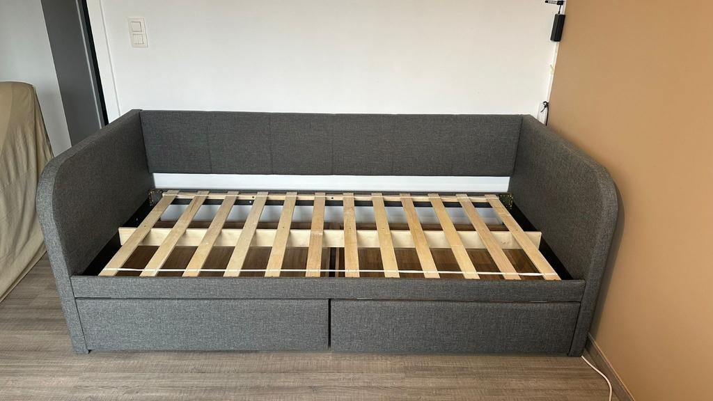 Eénpersoonsbed 200x90cm grijze stof exclusief matras, Huis en Inrichting, Slaapkamer | Bedden, Ophalen, Overige materialen, 90 cm