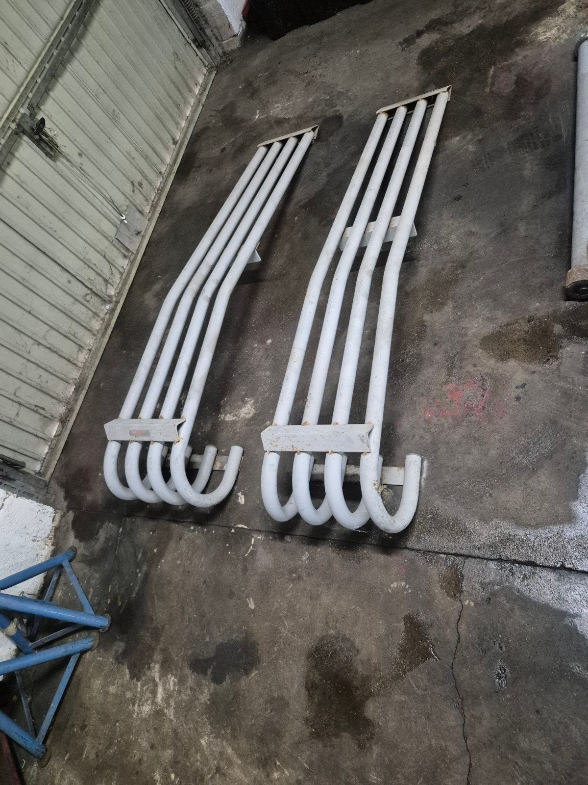 A vendre 2 rampes pour présentation véhicule., Enlèvement
