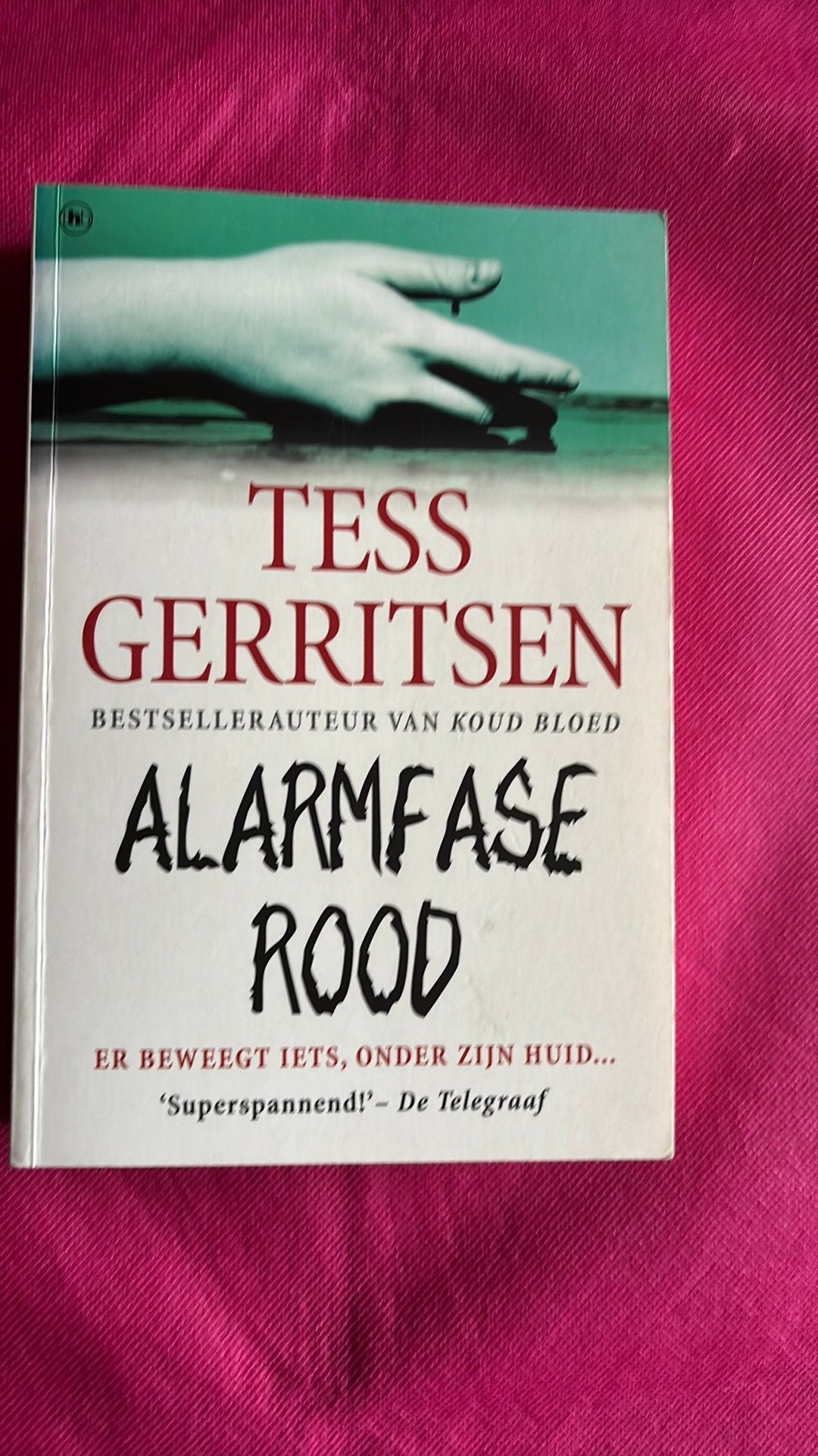 Boek van Tess Gerritsen * Alarmfase rood, Ophalen of Verzenden, Nieuw, Nederland