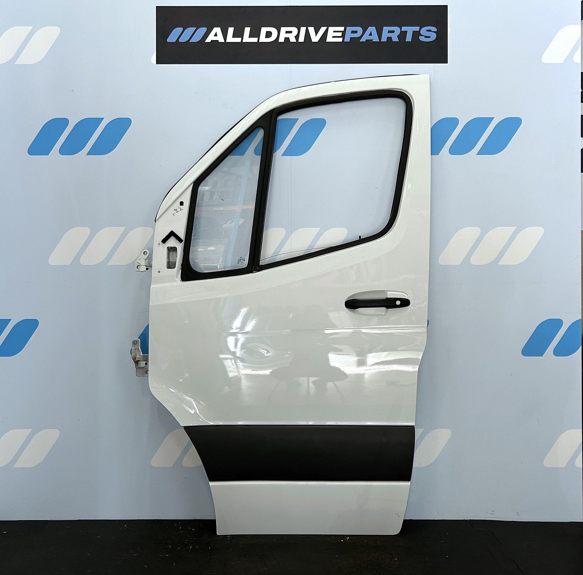 Mercedes Sprinter W907 porte avant gauche blanche A910720240, -, Utilisé, Porte, -