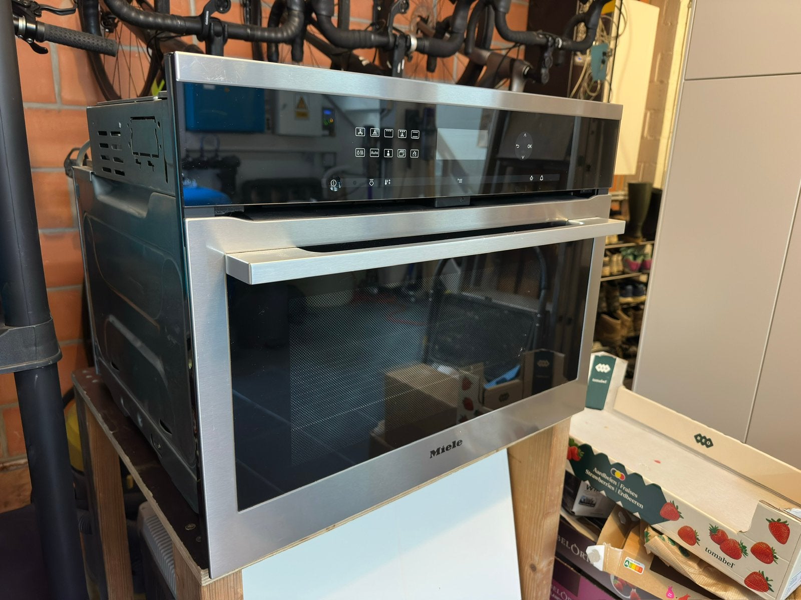 Miele Inbouwoven H6301BP, Electroménager, Fours, Comme neuf, Encastré, Miele, 45 à 50 cm, 45 à 60 cm, Air chaud, Enlèvement