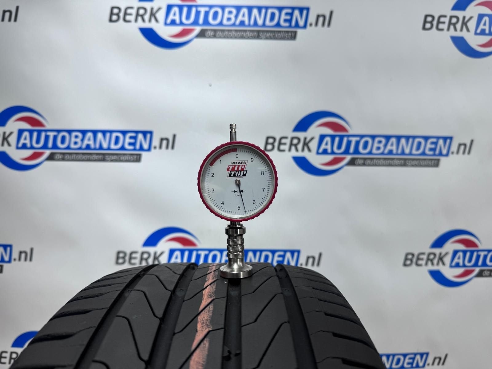 2x Continental Ultracontact 215/45 R17 87V 215/45/17 2154517, Auto-onderdelen, Banden en Velgen, -, -, 17 inch, Ophalen of Verzenden