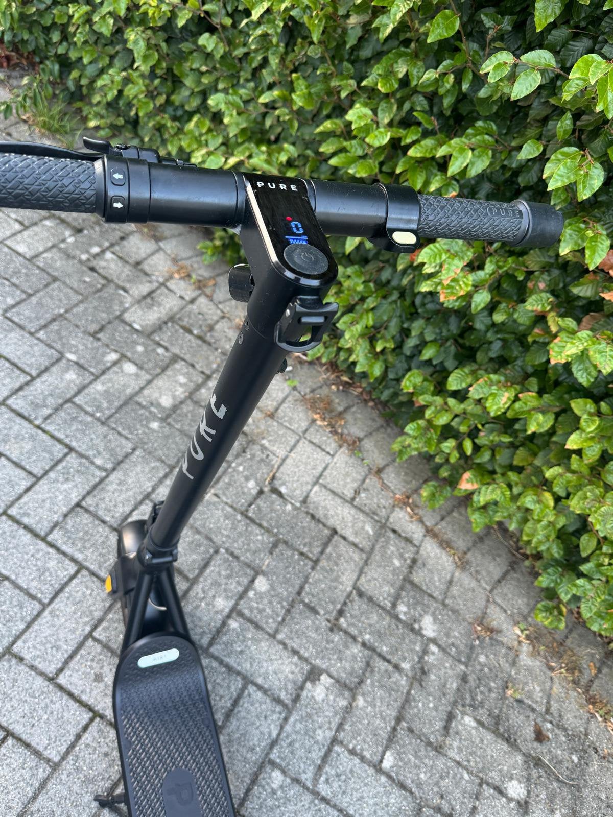Pure Air³ Elektrische Step - Zwart (incl. oplader), Fietsen en Brommers, Ophalen, Gebruikt, Elektrische step (E-scooter)