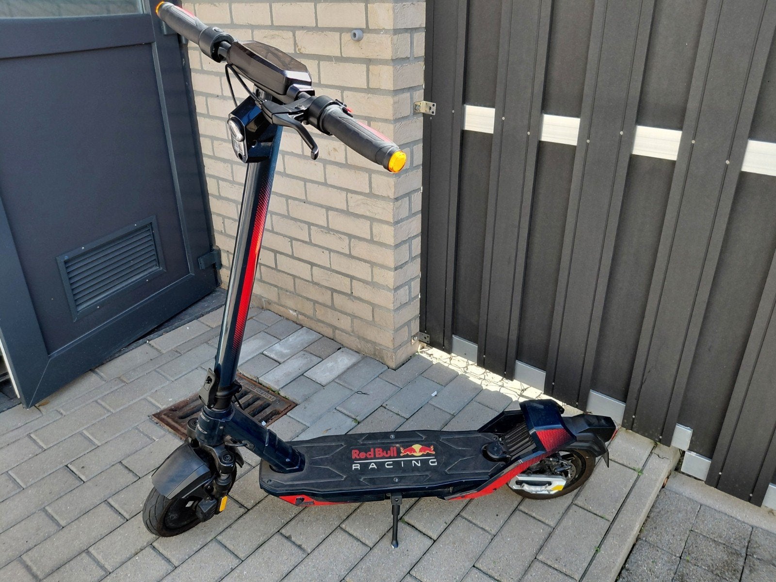 e-step redbull racing 25km in zeer goede staat, Fietsen en Brommers, Ophalen