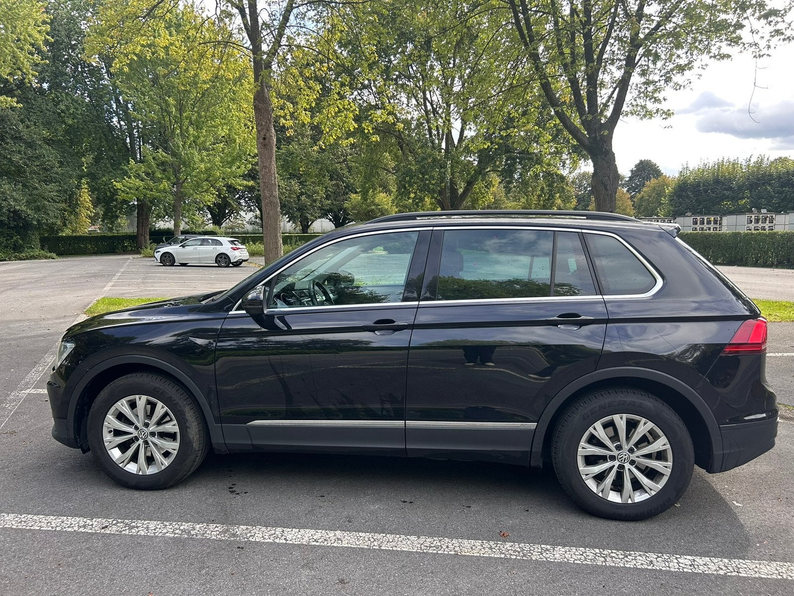 Volkswagen Tiguan 1.5 tsi, Zwart + winterbanden set, Auto's, Voorwielaandrijving, Zwart, 96 kW, 5 deurs